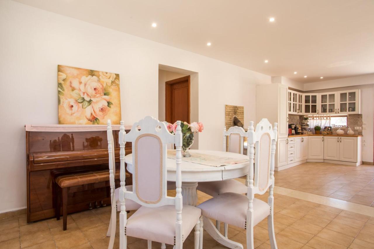 Emarmene With Private Pool Near Rhodes Town & Airport בית נופש